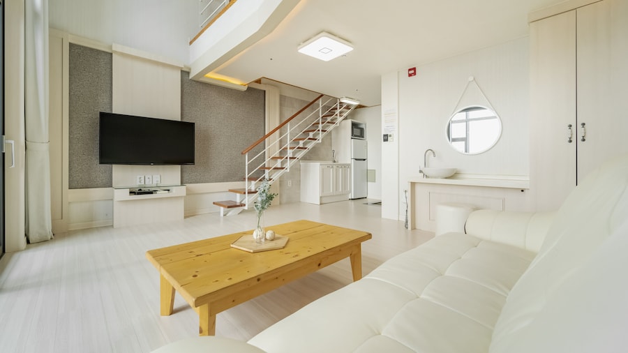 Yeosu Sunset Hostel and Pension