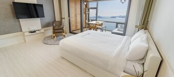 Yeosu Sunset Hostel and Pension