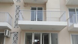 Unclassified image, 4 of 7, button - Hotel Shyam Basera (Mathura)