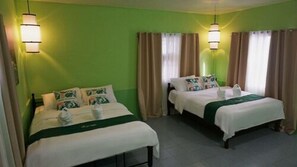 Habitación con 2 camas individuales | Escritorio, insonorización, wifi gratis y ropa de cama 