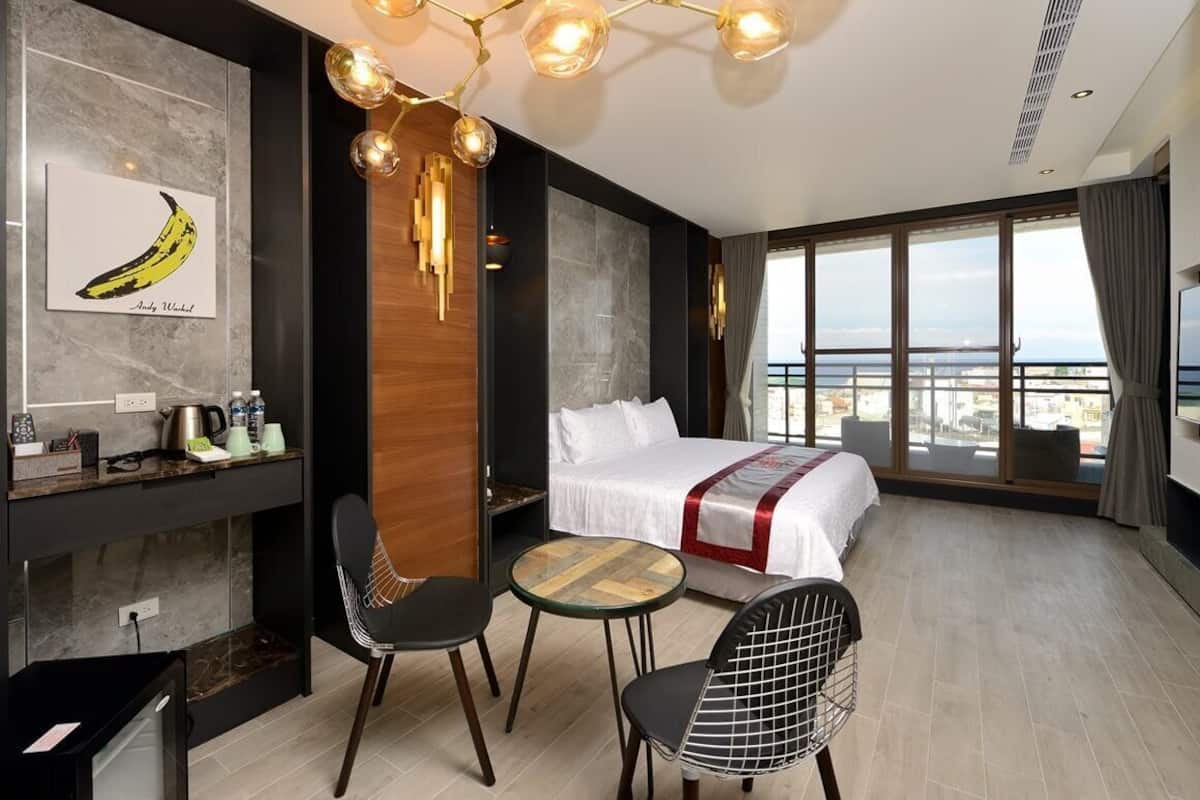Decoración personalizada, muebles diferentes y escritorio