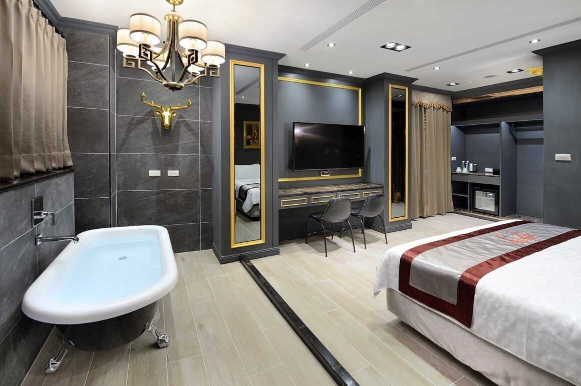 بديكورات فريدة لكل غرفة وطراز فريد لكل وحدة ومكتب وستائر تعتيم