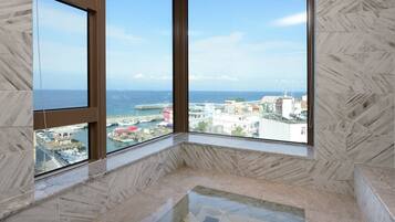 Elite Double Room | Bathroom | Shower, free toiletries, hair dryer, slippers