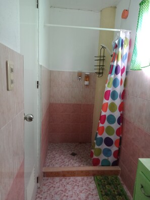 Twin Room, 2 Queen Beds | Bathroom | Shower, free toiletries, towels - Cronin Inn by Cocotel (Oslob)