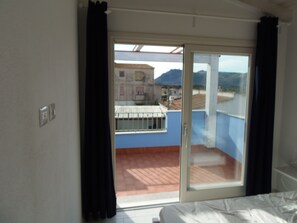 2 soverom, lydisolert og sengetøy