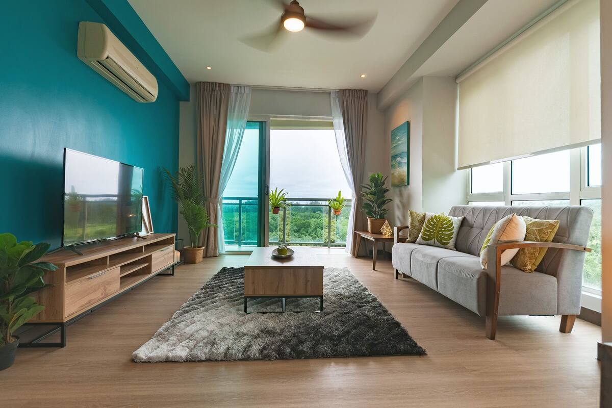 Superior Condo, 3 Bedrooms | Living area | Smart TV