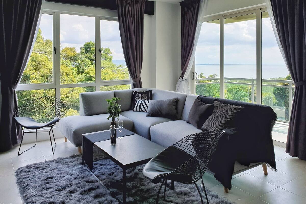 Luxury Condo, 3 Bedrooms | Living area | Smart TV