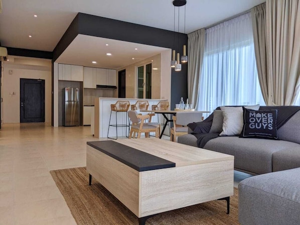 Living area - Santubong Suite Just Like Home (Kuching)