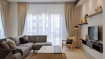 Panoramic Apartment | Ruang tamu | TV Pintar
