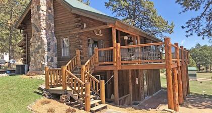 Klassinen hirsitalo lähellä nähtävyyksiä ja metsässä