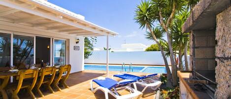 تناول الطعام بالخارج