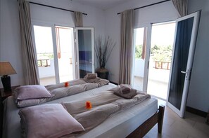 6 bedrooms, iron/ironing board, free WiFi, bed sheets