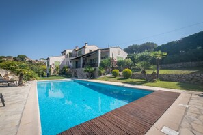 A residential property with a swimming pool, a wooden deck, and a stone wall. - HappyFew  La Villa Bellet (Nice)