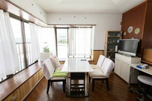 Private Vacation Home | In-room dining - Lavender (Uruma)