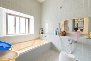 Private Vacation Home | Bathroom