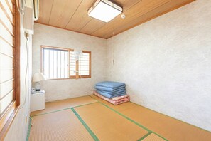 Private Vacation Home | 1 bedroom, free WiFi - Lavender (Uruma)