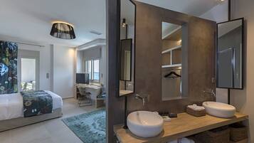 5 bedrooms, in-room safe, iron/ironing board, WiFi