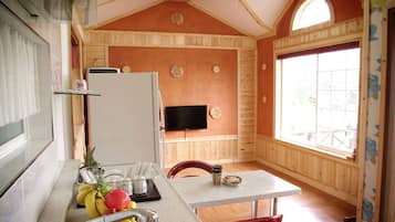 Room (Deer Star) | Private kitchenette | Fridge, microwave, stovetop, rice cooker