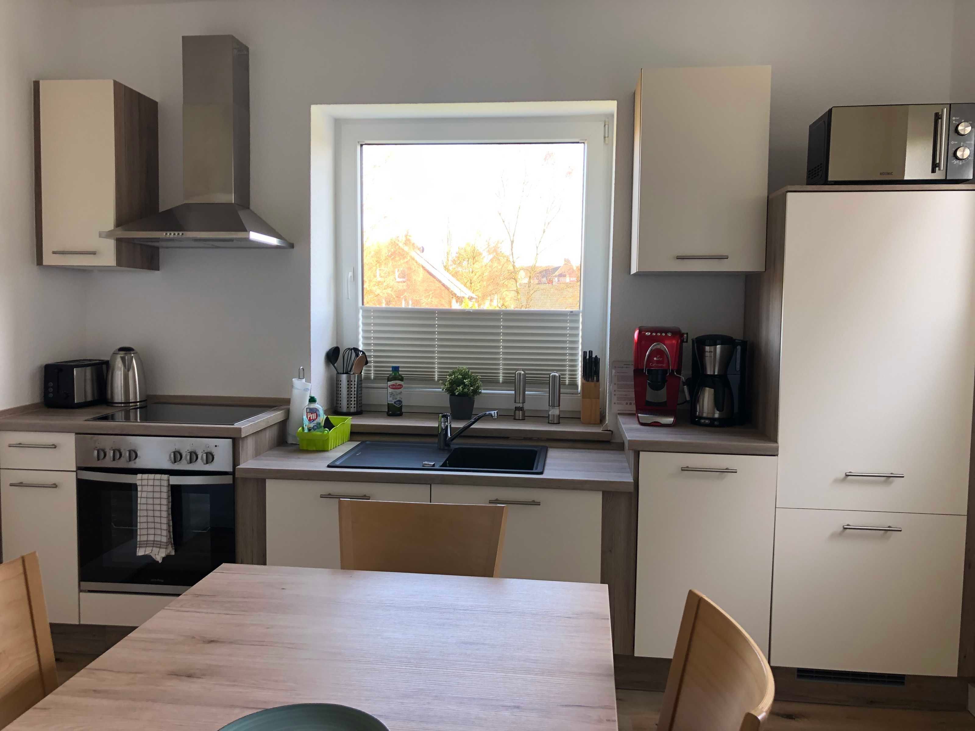 Kühlschrank, Mikrowelle, Ofen, Geschirrspüler