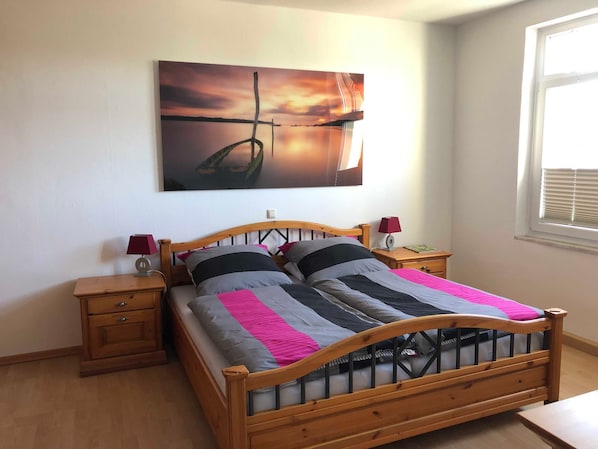 3 bedrooms, travel cot, WiFi, bed sheets
