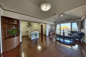 Dining - FreedomHills B (Tomigusuku)