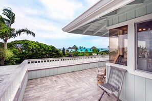 Terrace/patio - Penthouse View in coveted Lanikai!  2 bed 1 bathroom. (Kailua)