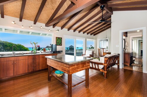 Penthouse View in coveted Lanikai!  2 bed 1 bathroom.