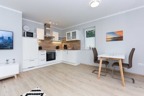 Fridge, microwave, oven - Vacation apartment 14 - Haus Seeperle (Esens)