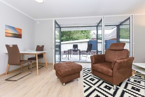 Unclassified image, 4 of 31, button