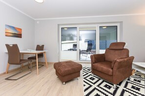 Unclassified image, 5 of 31, button