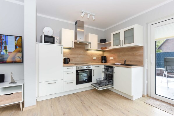 Køleskab, mikrobølgeovn, ovn