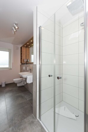 Douche, serviettes fournies