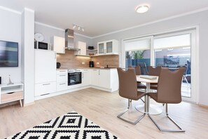 Køleskab, mikrobølgeovn, ovn