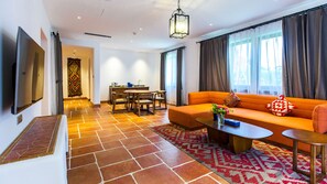 Dobbeltrom | Minibar, safe på rommet, individuelt dekorert og individuelt innredet