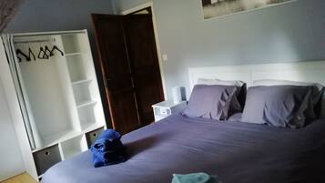 4 bedrooms, iron/ironing board, travel cot, free WiFi
