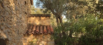 Steinbastid med svømmebasseng i Lorgues i Var og en tomt på 4000m2