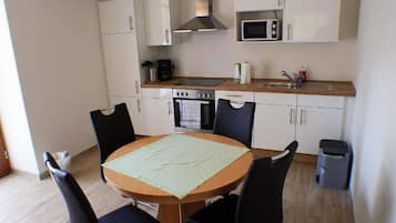 Apartment, 1 Bedroom, Ground Floor | Private kitchen