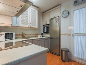 Fridge, microwave, oven, coffee/tea maker