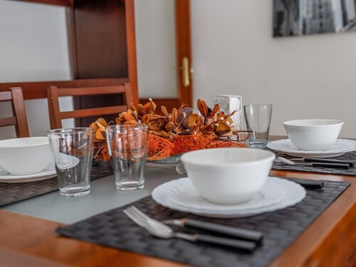 Rest and Elegance in Seville. 4 px - 2 bed. WIFI and A / C. PARKING.