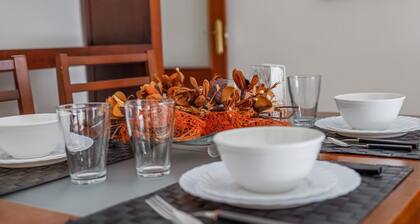 Rest and Elegance in Seville. 4 px - 2 bed. WIFI and A / C. PARKING.