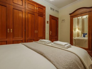 2 habitaciones, tabla de planchar con plancha, internet y ropa de cama 