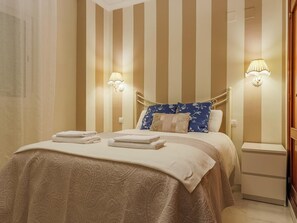 2 bedrooms, iron/ironing board, internet, bed sheets