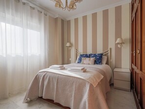 2 bedrooms, iron/ironing board, Internet, bed sheets