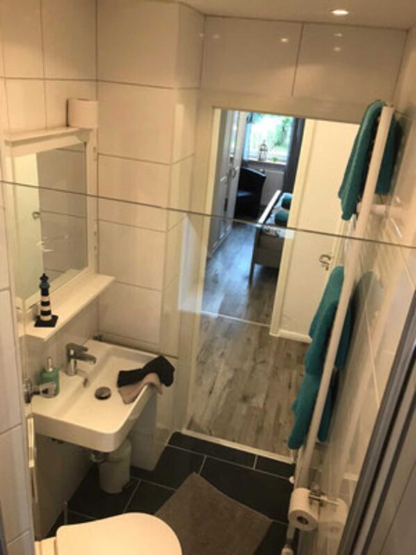 Douche, serviettes fournies