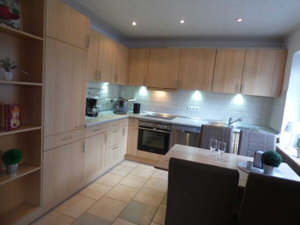 Unclassified image, 1 of 7, button