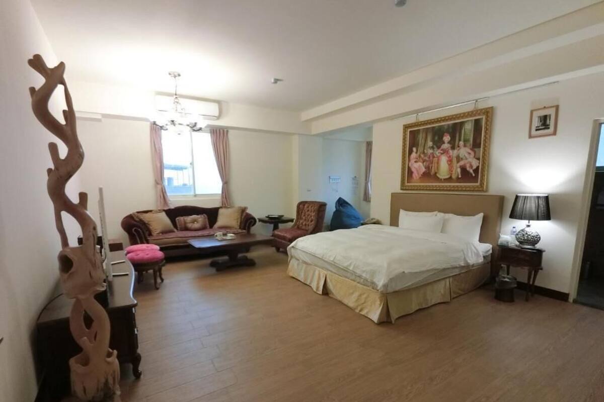 Blackout curtains, free WiFi, bed sheets