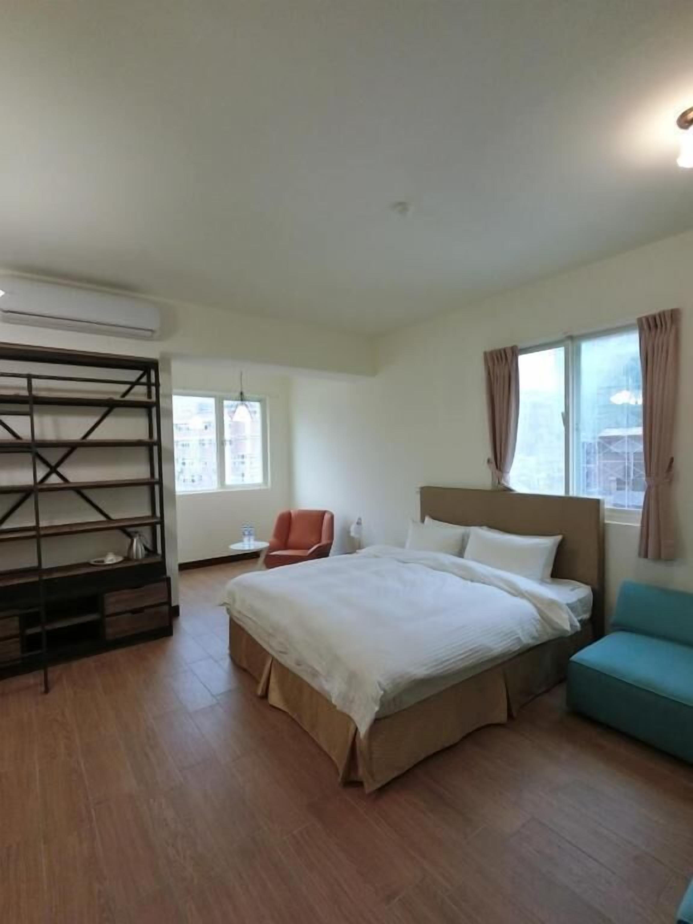 design double room | blackout curtains, free wifi, bed sheets