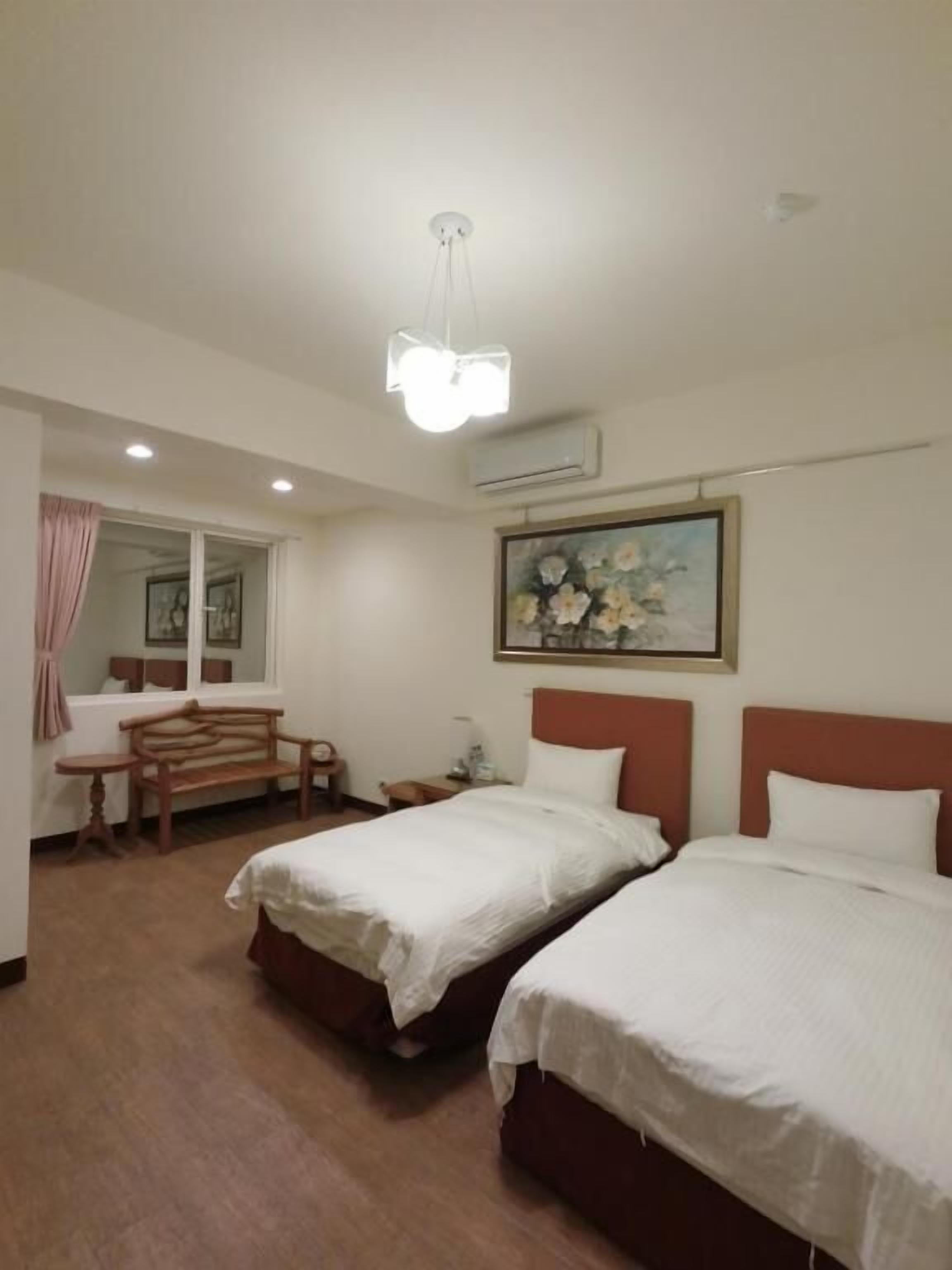 twin room | blackout curtains, free wifi, bed sheets