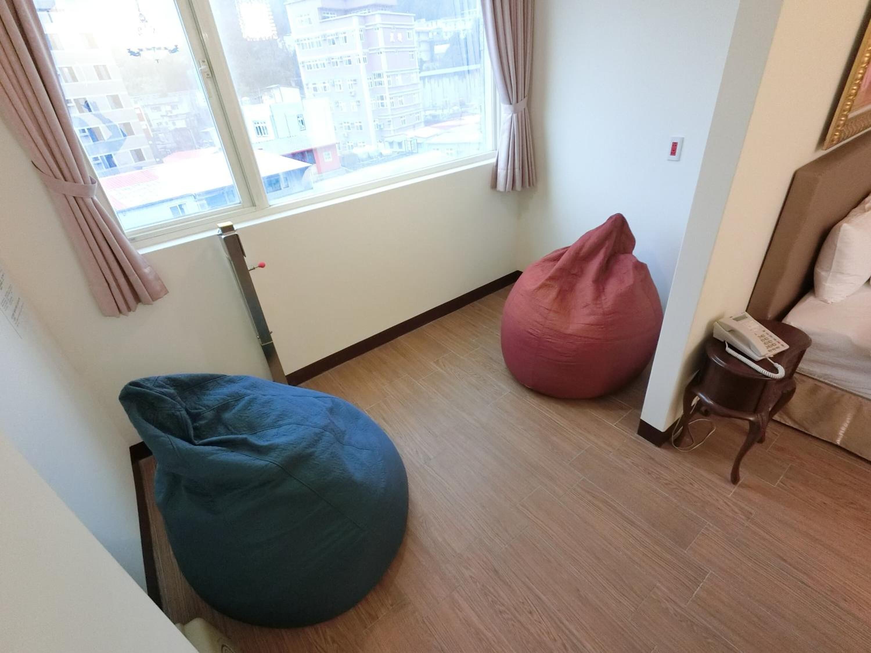 blackout curtains, free wifi, bed sheets