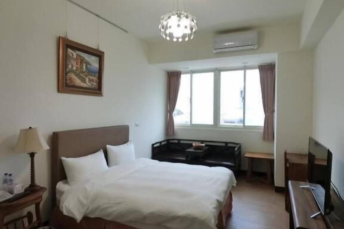 Blackout curtains, free WiFi, bed sheets